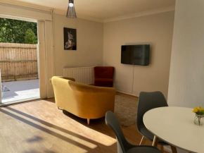Colourful 4 Bedroom Property - Mile End - Central, Hammersmith & City and District Lines